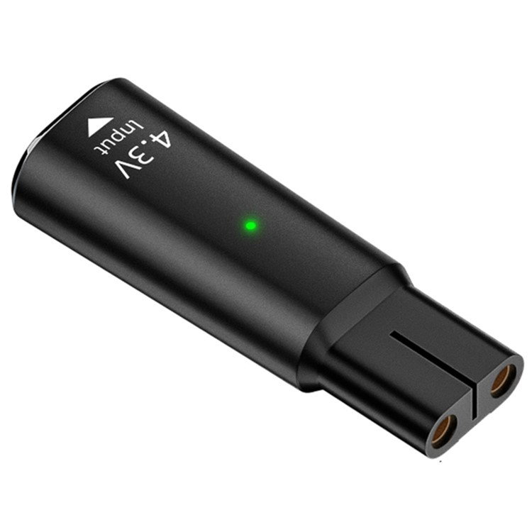 Bagside af opladeradapter