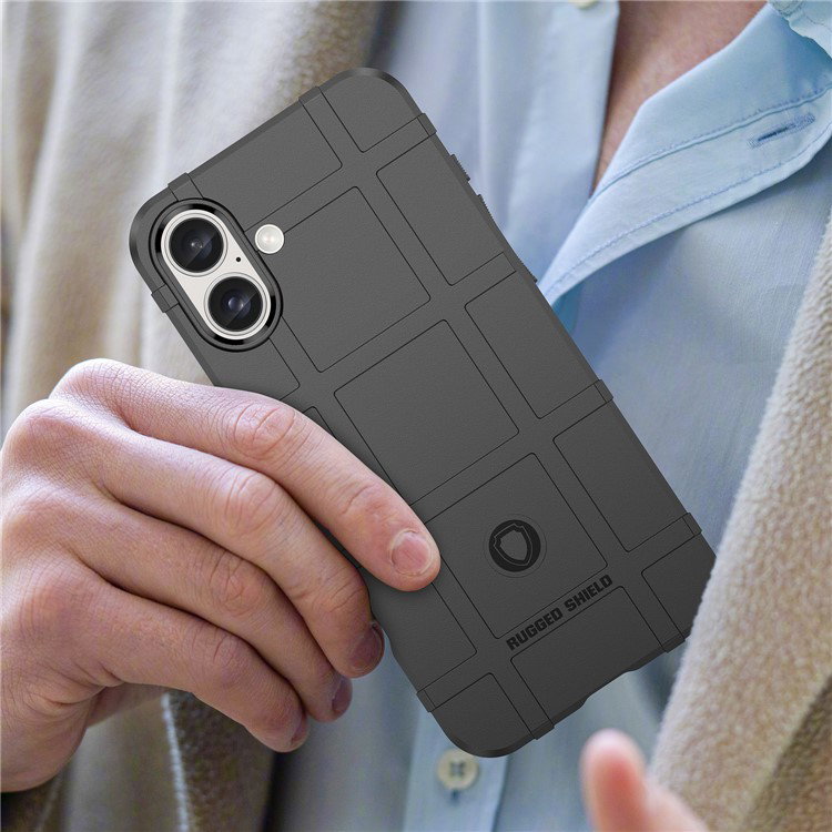 Sort iPhone 16 Plus cover på et bord