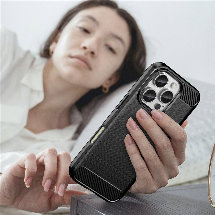 Stødabsorberende sort cover til iPhone 16 Pro
