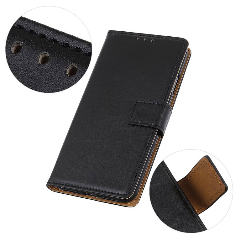Sort Google Pixel 8a etui i hånden for størrelsesforståelse