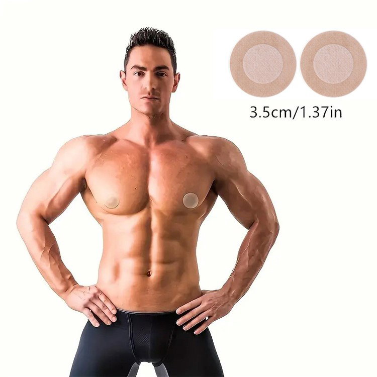 Mand træner med engangs nipple covers på