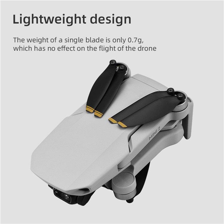 DJI Mini drone i flyvning med propeller