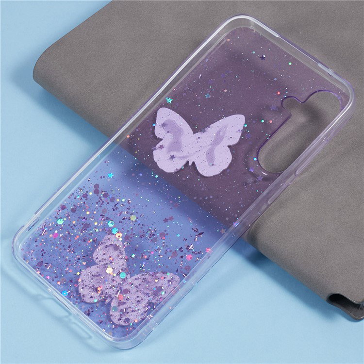 Samsung Galaxy A25 5G cover - lilla med sommerfuglemønster i hånden