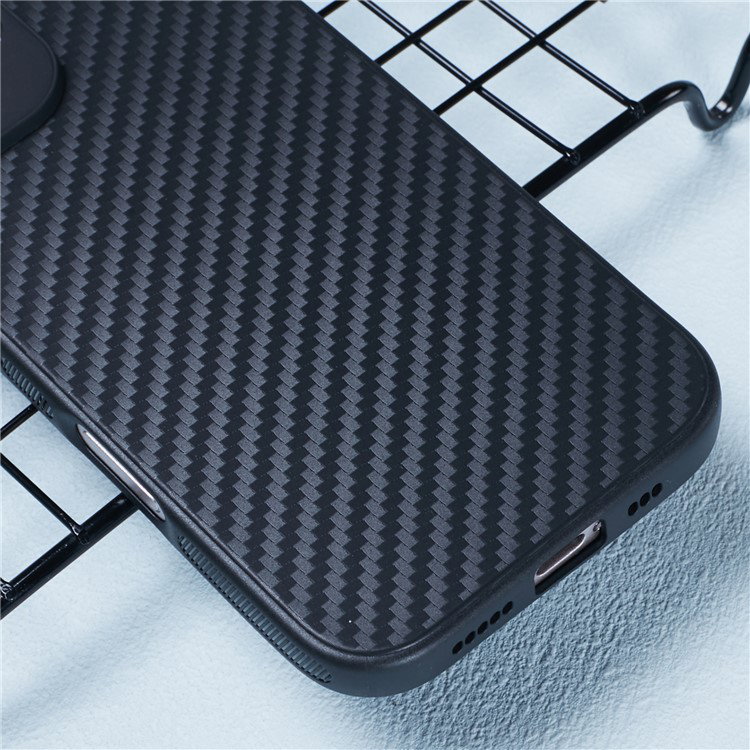 Nærbillede af kulfibertekstur på telefoncover