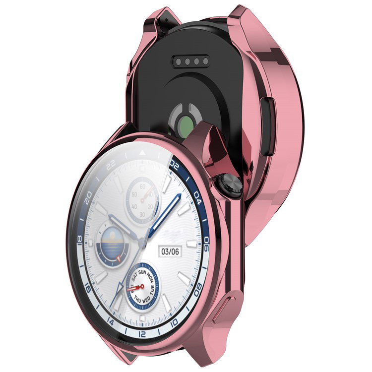 Lyserødt TPU-cover monteret på OnePlus Watch 2