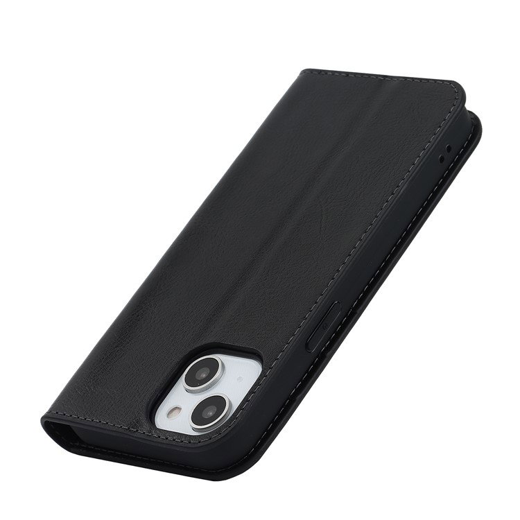 iPhone 15 i læderpung set fra siden