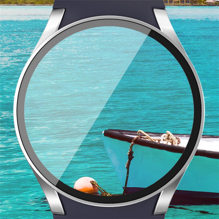 Samsung Galaxy Watch7 44mm med cover, der beskytter mod ridser og stød