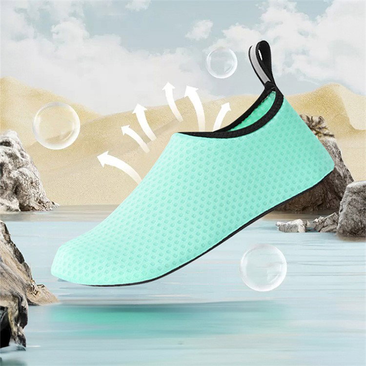 Aqua sko set fra siden