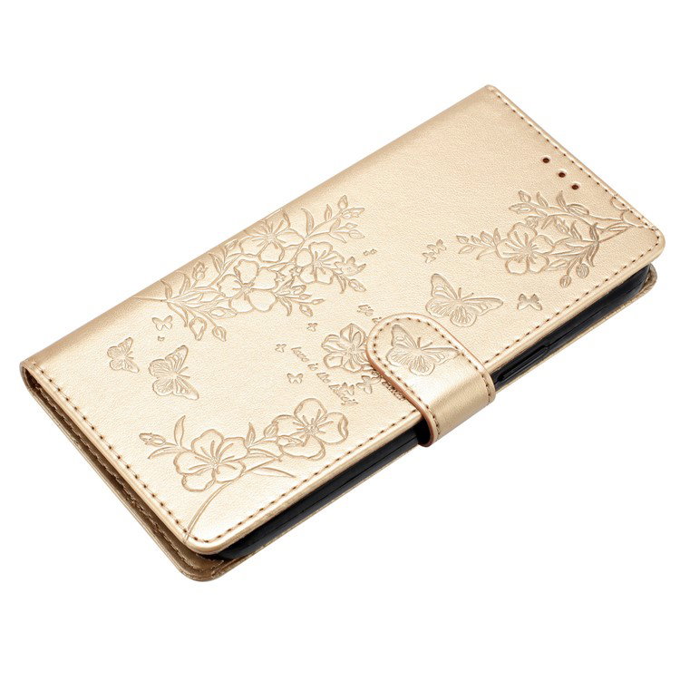 Detaljer af sommerfuglprægninger på iPhone 16 Etui