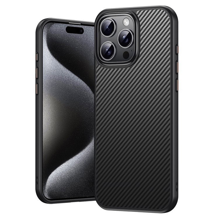 Bagsiden af iPhone 16 Pro cover med kulfiberlook