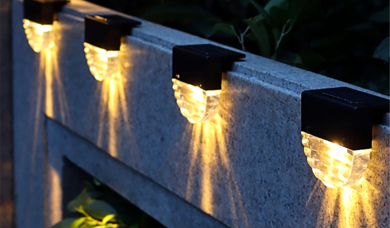 LED Solcelle Væglampe med 2 Lysfunktioner - 4 stk.