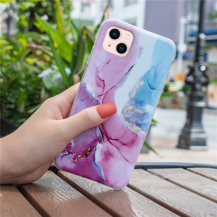 Forhøjet kant på iPhone 15 Cover